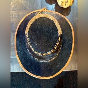 NWOT- cowhide exterior Chuupul Leather Hat